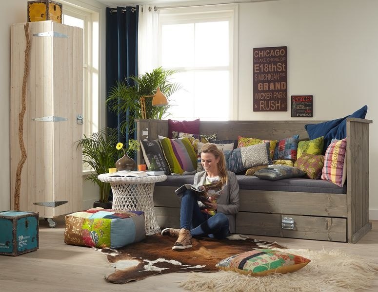 Bank van steigerhout